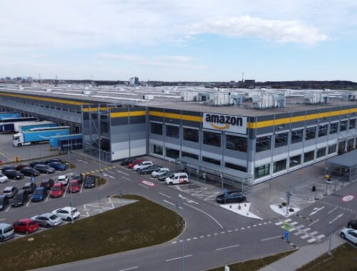 Štúdia spoločnosti Amazon o budúcnosti práce a kariérnom rozvoji odhalila, že 1 z 2 slovenských pracovníkov uprednostňuje pre úspešný kariérny rast odbornú prípravu na pracovisku pred vysokoškolským vzdelaním