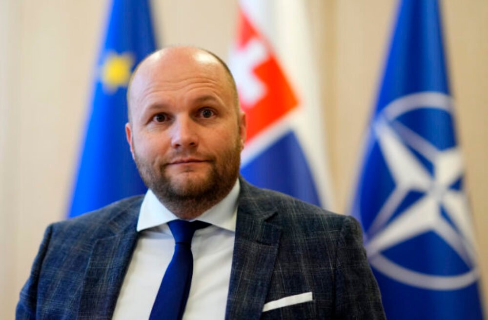 Naď: Zadaním ministra obrany je uspokojiť vybraných oligarchov, o potreby vojakov sa nezaujíma