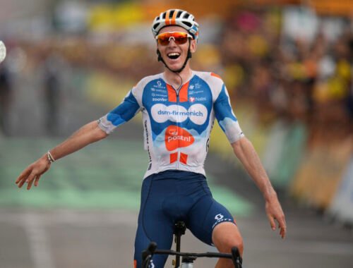 Úvodnú etapu Tour de France 2024 vyhral Francúz Romain Bardet, Mark Cavendish mal zdravotné problémy