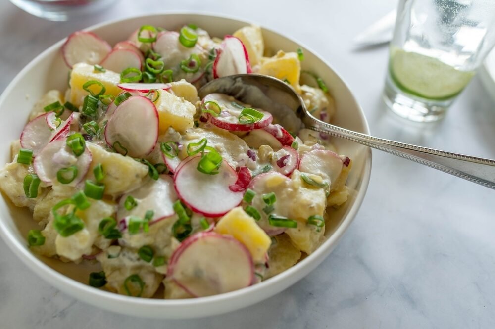 Recept pochádza priamo z Bavorska od nemeckej kuchárky. Takýto zemiakový šalát ste ešte nikdy nejedli