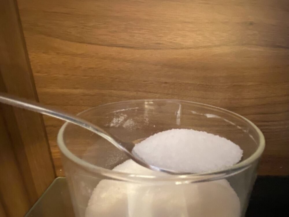 Nastrúhajte ho a pridajte cukor. S nepríjemným problémom si rýchlo poradí jednoduchý trik