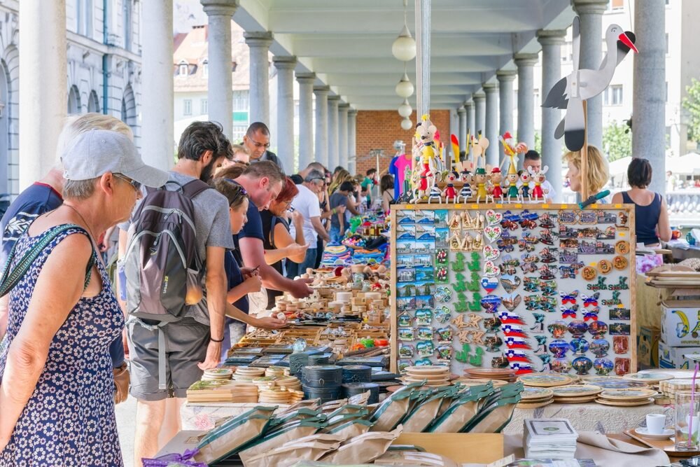 Talizmany, menu reštaurácií, exotické fotografie. Takto podvádzajú Slovákov na dovolenke