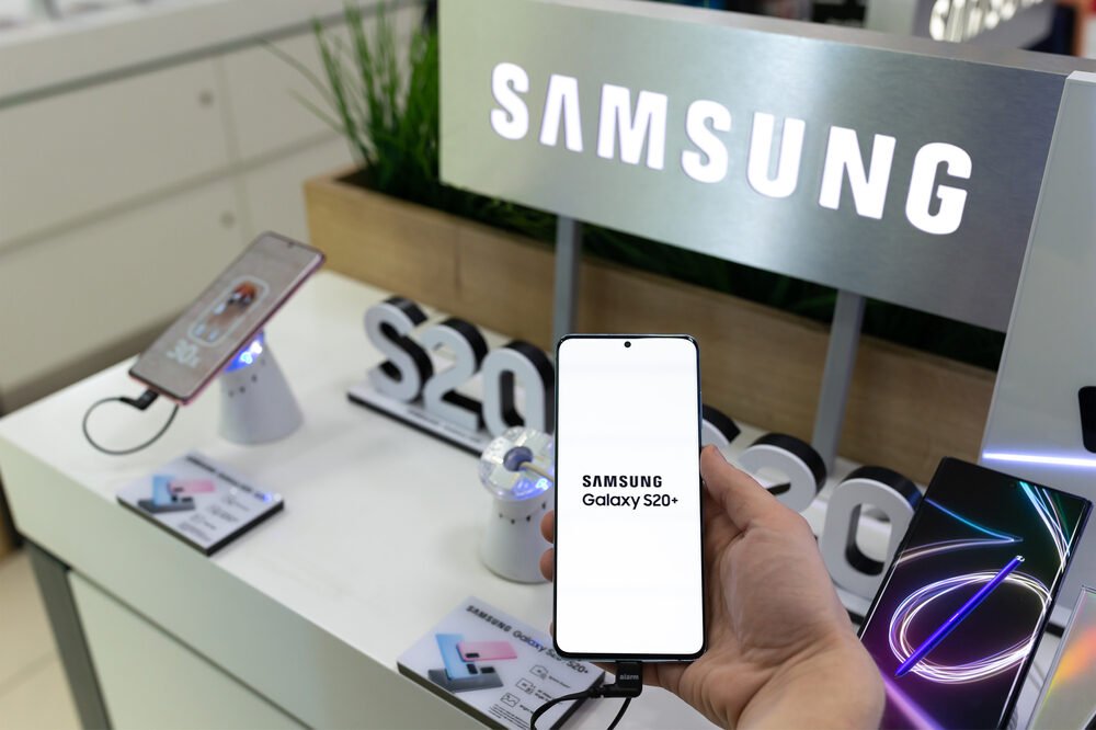 Samsung odpovedal, ako nabíjať telefón. Nie každý to vie