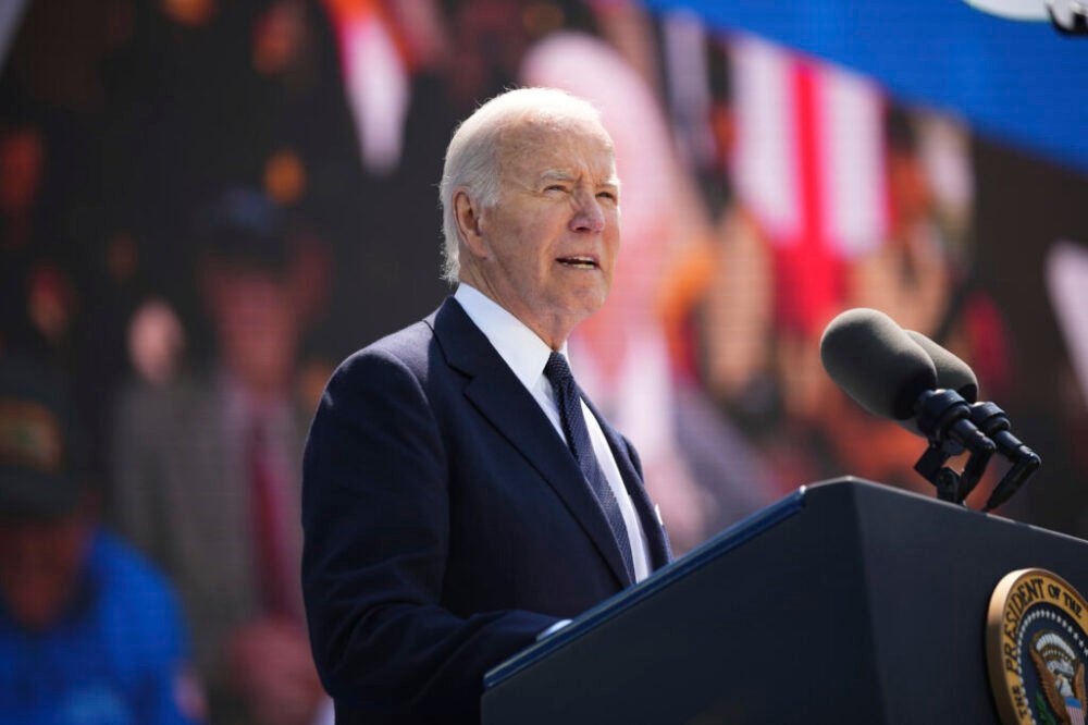 Biden si občas mýli mená, no stále trvá na zotrvaní v prezidentskej kampani