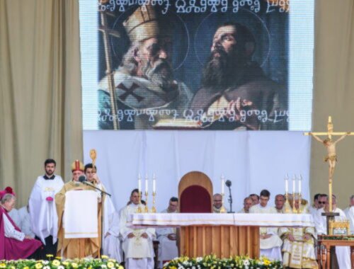 Svätí Cyril a Metod sú symbolmi kultúrnej a duchovnej identity slovenských miest a obcí, vyhlásil ZMOS