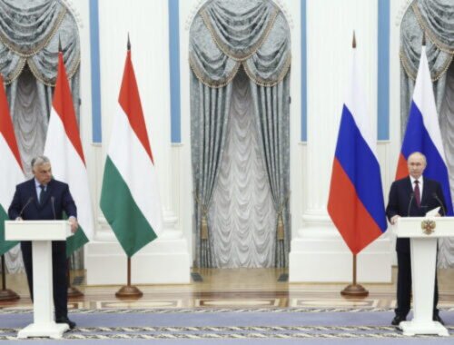 Orbán pricestoval na „mierovú misiu“ do Moskvy, rokovať bude s Putinom