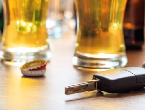 Muž sadol za volant pod vplyvom alkoholu aj napriek zákazu šoférovať, nafúkal cez dve promile