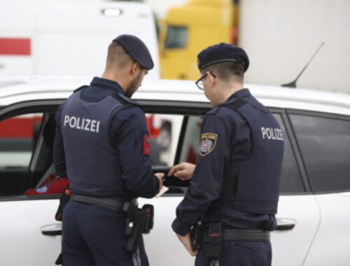 Rakúsko zaviedlo kontroly dokladov na hraniciach so Slovenskom, spôsobené sú viacerými príčinami