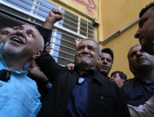 Prezidentom Iránu sa stal reformistický kandidát Masúd Pezeškján, porazil zástancu tvrdej línie Saída Džalílího (foto)