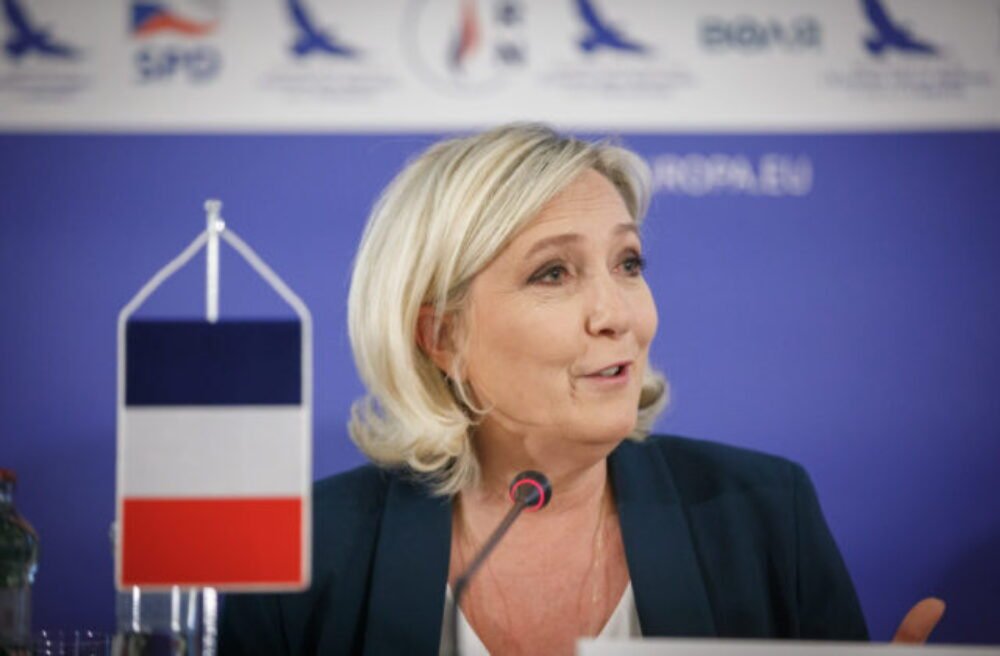 30998_img_8523_copy-640x420.jpg Vo Francúzsku hlasujú v druhom kole parlamentných volieb, vyhrať môže pravicové združenie Marine Le Penovej