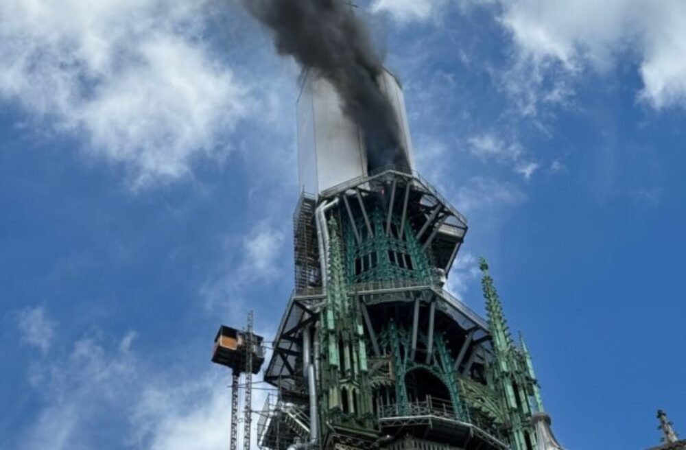 31658_gsmwwu5bkaaabn3-e1720701573642-640x420.jpg Katedrálu vo francúzskom meste Rouen zachvátil požiar, horí jedna z veží (video+foto)