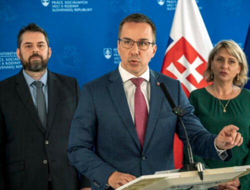 Tomášov projekt Práca namiesto dávok je bližšie k schváleniu, pomôcť má aj ľuďom s exekúciami