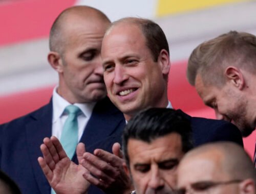 Horúčka pred finále stúpa. Anglické krčmy budú otvorené dlhšie, španielsky kráľ Filip príde do šatne a chýbať nebude ani princ William