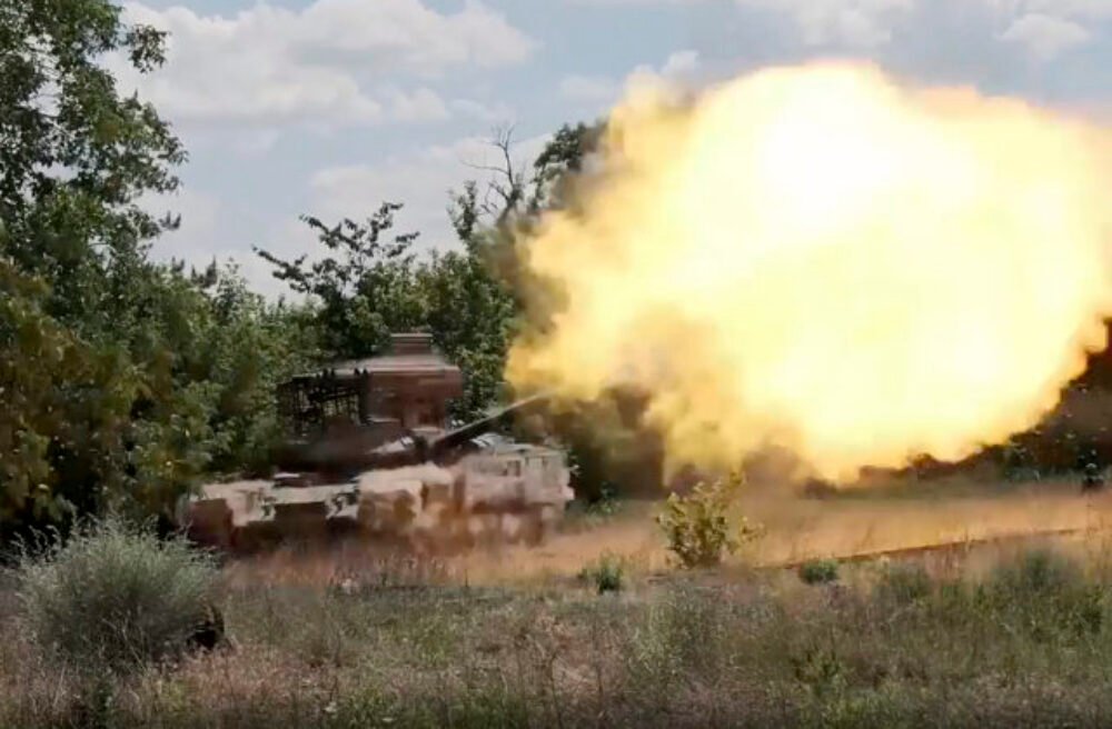 Moskva na Ukrajine stratila ďalších viac ako 1 300 vojakov, prišla aj o sedem tankov