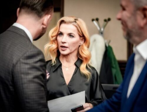 Šimkovičová sa oboznamuje s problémami slovenských kultúrnych pamiatok, niektoré z nich sú vo veľmi zlom stave