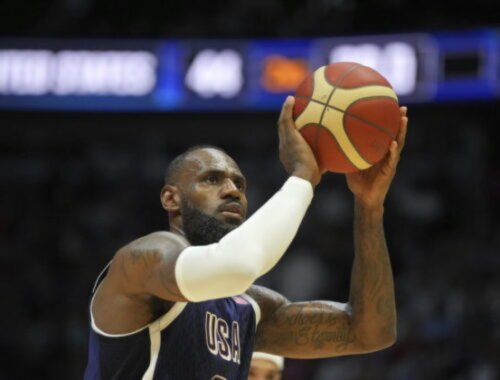 Američania v prípravnom zápase pred OH 2024 boli krok od veľkej hanby, zachránil ich však hviezdny LeBron James