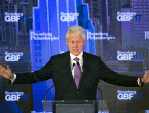 Bill Clinton a Hillary Clintonová podporujú kandidatúru Kamaly Harrisovej