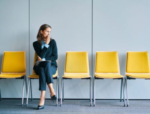 Pokles nezamestnanosti sa prekvapivo zastavil, počet voľných pracovných miest v ekonomike atakuje úrovne z roku 2019