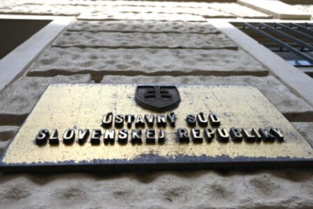 Francúzske veľvyslanectvo poprelo zasahovanie do rozhodovania Ústavného súdu SR pri rozhodovaní o problematike mimovládok