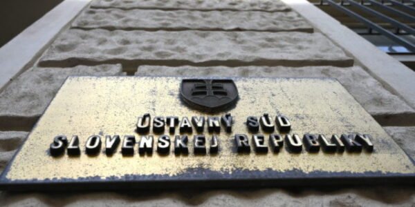 Francúzske veľvyslanectvo poprelo zasahovanie do rozhodovania Ústavného súdu SR pri rozhodovaní o problematike mimovládok