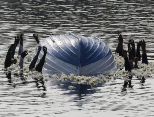 Najmenej 15 migrantov zahynulo a viac ako 150 osôb je nezvestných po prevrátení lode na ceste do Európy