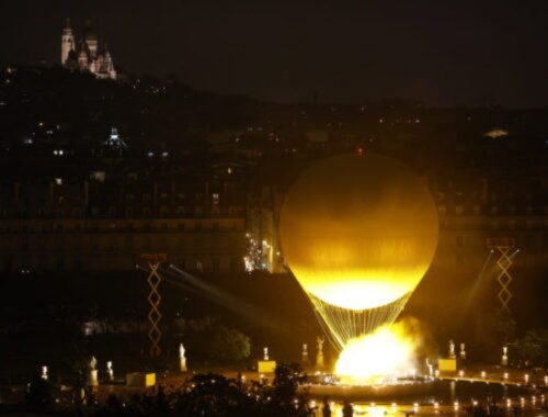 Olympijský oheň v Paríži počas dňa „sedí“ a každú noc vzlietne. Kotol je jedinečný vo veľa veciach (foto)