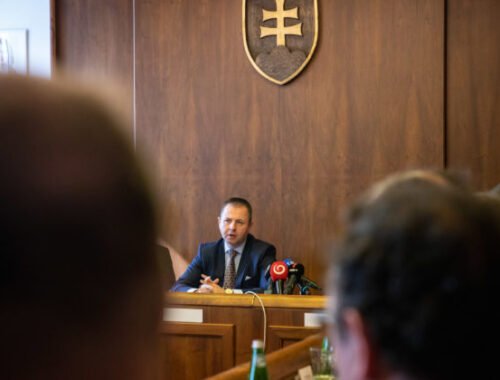 Poslanec Kéry poprel, že by niekoho napadol. O polícii vôbec nevedel a tak ju nemal prečo čakať