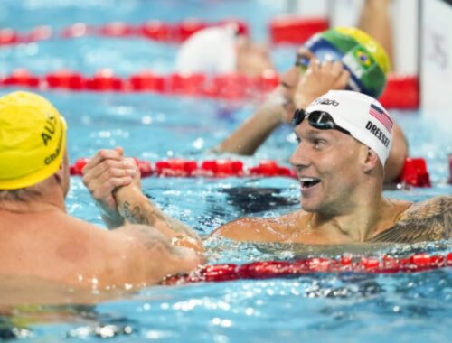 USA získali prvé zlato na olympiáde v Paríži, plavec Dressel priviedol štafetu do cieľa s vyše sekundovým náskokom