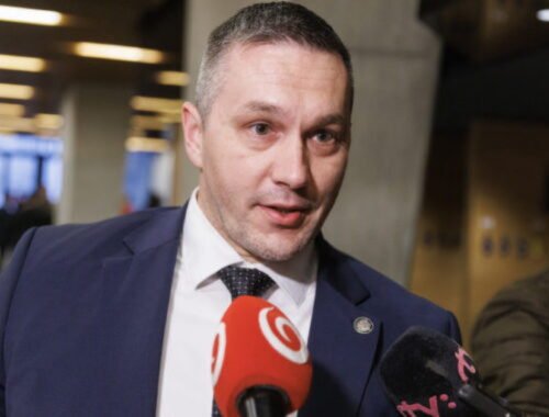 Bývalý riaditeľ SIS Aláč už nie je obvinený v kauze Rozuzlenie, uspel s paragrafom 363