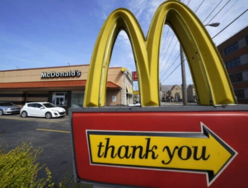 Zisk spoločnosti McDonald’s sa v druhom kvartáli zmenšil o dvanásť percent