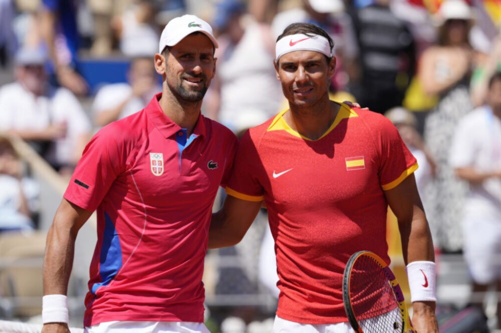 Djokovič v dueli velikánov zdolal Nadala, tenisové legendy odohrali šesťdesiaty vzájomný zápas