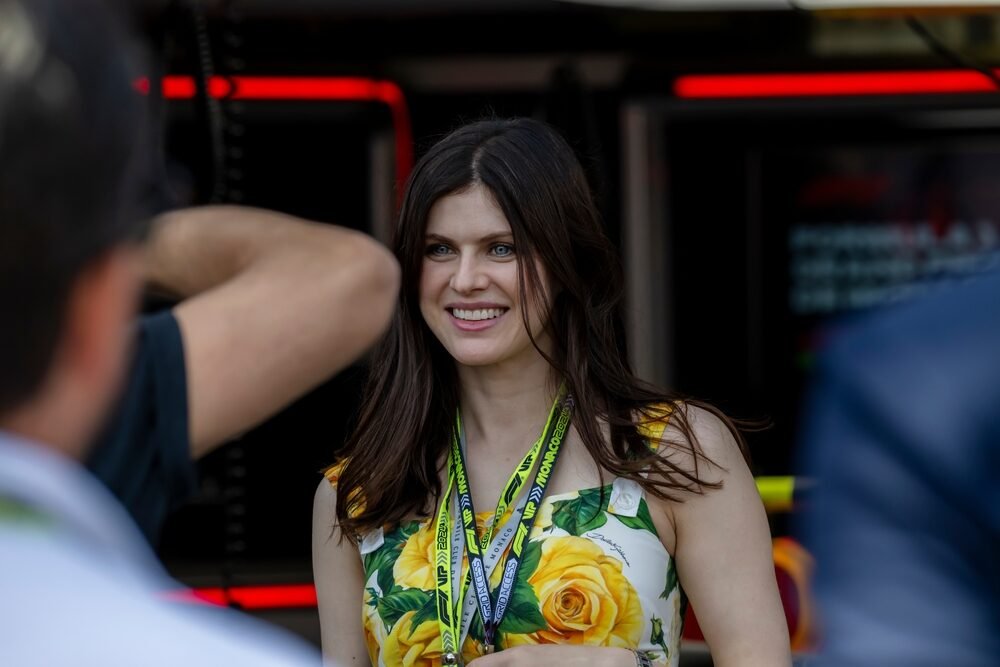 Alexandra Daddario je TEHOTNÁ. Hviezda „Baywatch“ odhalila svoje krivky na fotení (FOTO)