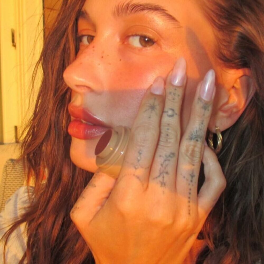 Sofistikované a elegantné. „Pink pearl nails“ sú najhorúcejším trendom. Hailey Bieber ich už nosí Sofistikované a elegantné. „Pink pearl nails“ sú najhorúcejším trendom. Hailey Bieber ich už nosí
