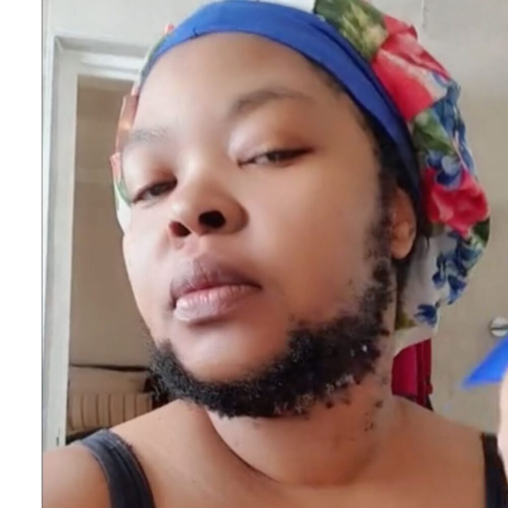 Má 43 rokov a bujnú bradu. Už si ju nedepiluje. “ Začala som sa mať rada,“ hovorí. Stará sa o ňu viac ako o svoje vlasy