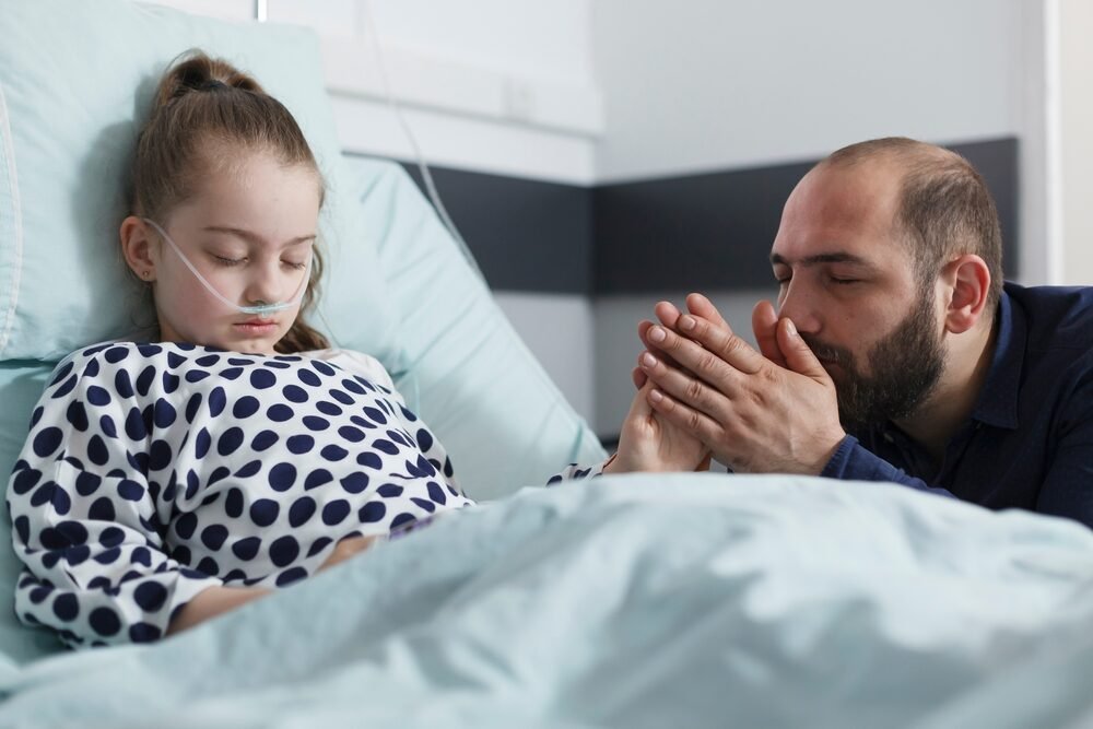 13-ročné dievča zomrelo po zásahu bleskom na pláži v Grécku. „Chodila so svojou matkou“