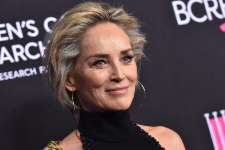 66-ročná Sharon Stone TOPLESS sa chváli svojím maliarskym talentom. Na internet zavesila ODVÁŽNU fotku (FOTO)
