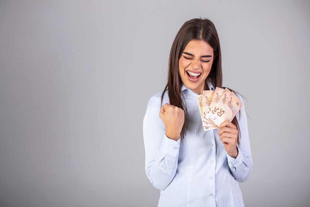 Neohlásené výdavky, záhadné prevody. Pozrite si svoj finančný horoskop na najbližšie dni