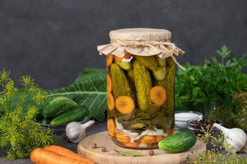 Trochu ho pridávam do zaváraných uhoriek. Susedia ma už roky žiadajú o recept.