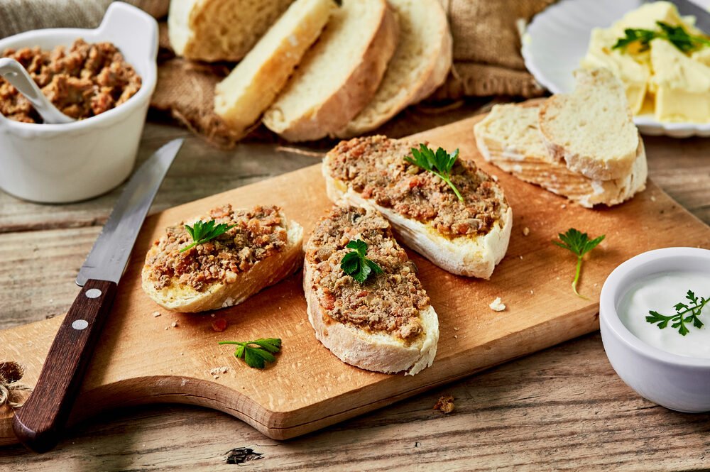 Toto je pravdepodobne najlepšia mäsová nátierka na chlieb. Recept je triviálny