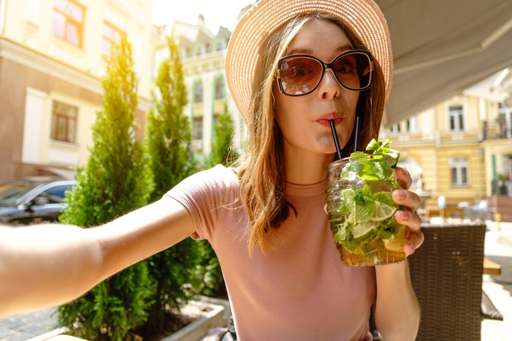 Nielen voda. Tieto nápoje je najlepšie piť v horúcom počasí. Hydratujú a dodajú energiu