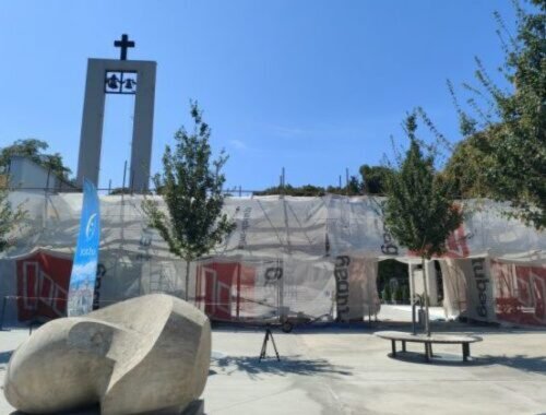 Cintorín v Košiciach má zrevitalizovaný vstupný priestor, návštevníkom ponúkne nové služby (foto)