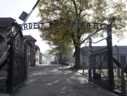 Pred 80 rokmi nacisti v Auschwitze popravili počas jednej noci približne 3-tisíc Rómov (rozhovor)