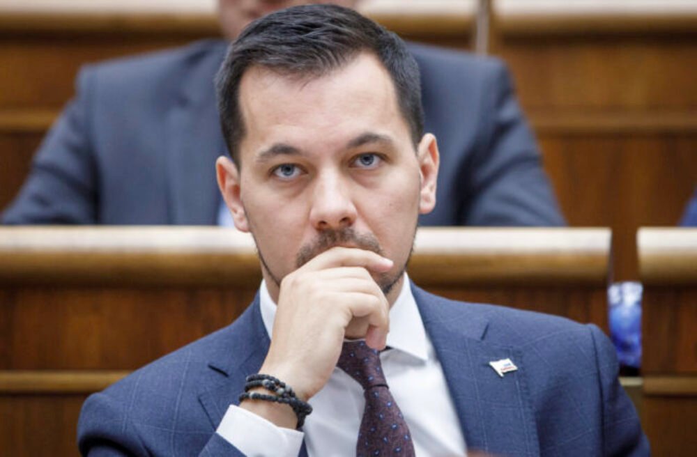 Skupina vyšetrovateľov sa postavila za obvinených policajtov, podľa Šeligu všetkých z pomsty preradili na iné oddelenia (video)