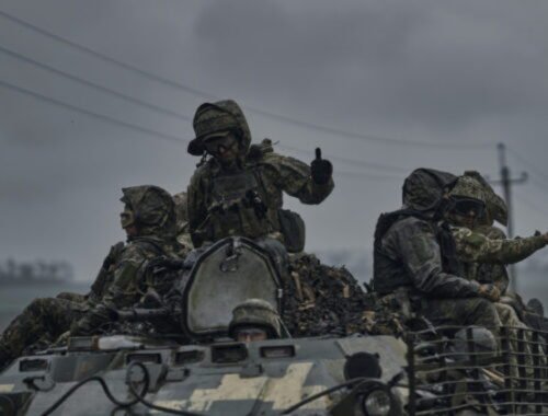 Ruské regionálne úrady a ministerstvo obrany sa nezhodujú v správach o ukrajinských útokoch v Kurskej oblasti, upozorňujú vojenskí analytici