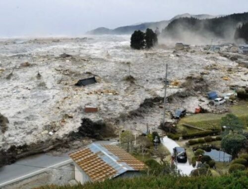 Japonskom otriaslo silné zemetrasenie s magnitúdom 7,1. Úrady vydali výstrahu aj pred vlnami cunami