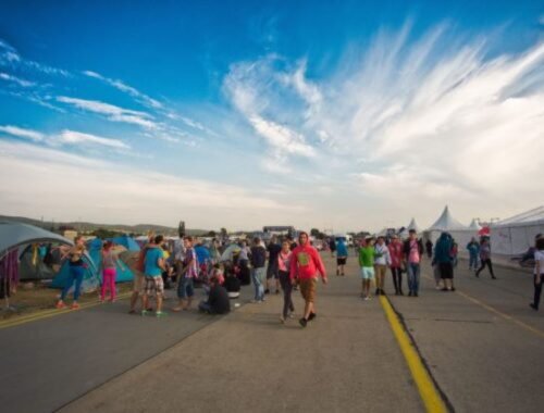 Všetky príjazdové trasy na festival Grape sú označené dočasným dopravným značením, polícia upozorňuje na zmeny