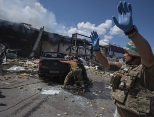 Ruský útok na supermarket v meste Kosťantynivka zabil najmenej 11 ľudí, zranené sú desiatky ľudí (video+foto)