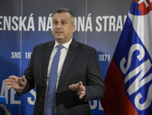 Národniari chcú presadiť právo poslancov parlamentu sobášiť