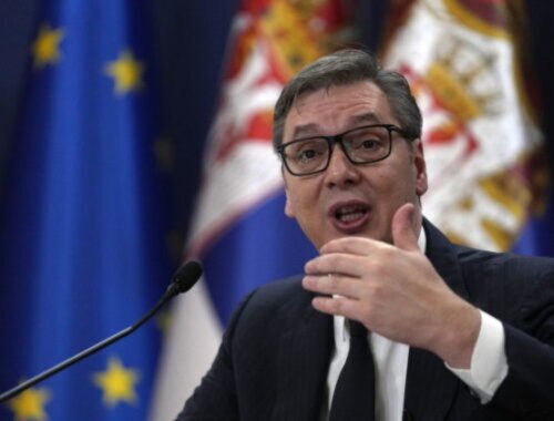 Tisícky Srbov protestujú proti ťažbe lítia v krajine, prezident Vučić za tým vidí hybridnú vojnu Západu