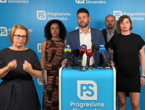 Ficova vláda podľa progresívcov v lete rozkladá štát a prezident mlčí, opozičné protesty sa vrátia do ulíc (video)